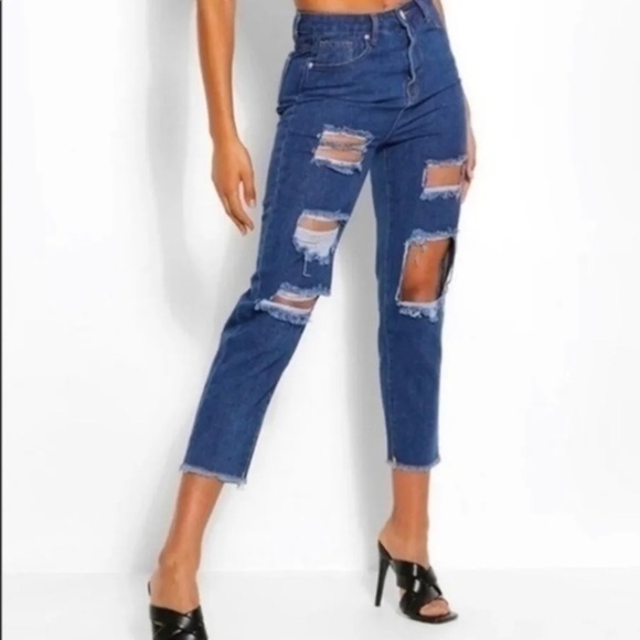 NWT Boohoo High Rise Super Distressed Ripped Mom Jeans Size 4 New - Picture 2 of 5
